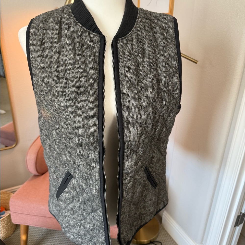 Chic Gray Quilted Vest